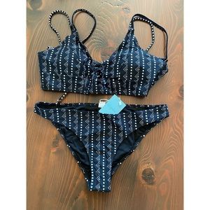 NWT. Bikini bathing suit. Size L. Black/White